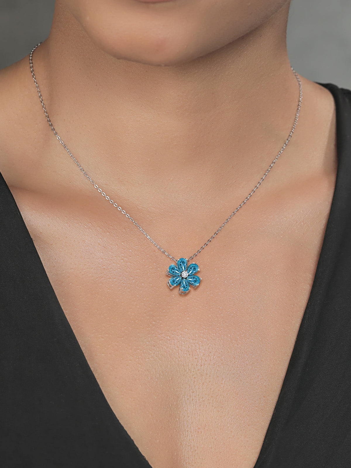 2.47 Ct London Blue Topaz Pear Shape Pendant with Chain Z540