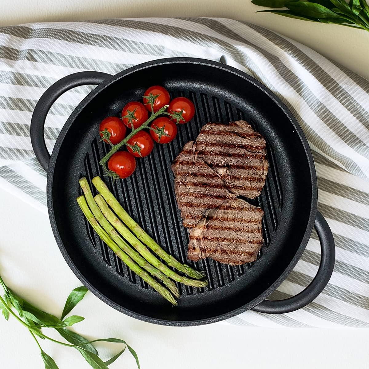 10.6 Inch Non Stick Cast Aluminum Griddle Pan with Glass Lid O966