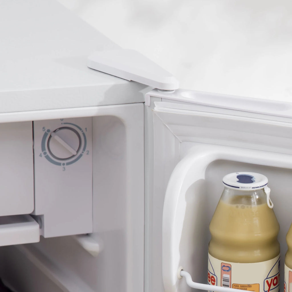 White 3.2 Cu.Ft Mini Fridge with Freezer O526