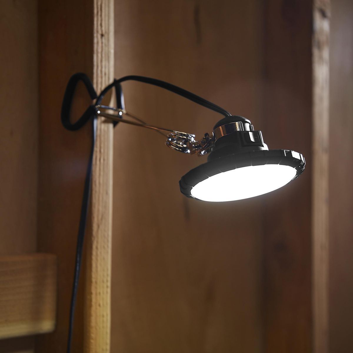 800 Lumen LED Clamp Light Y888487